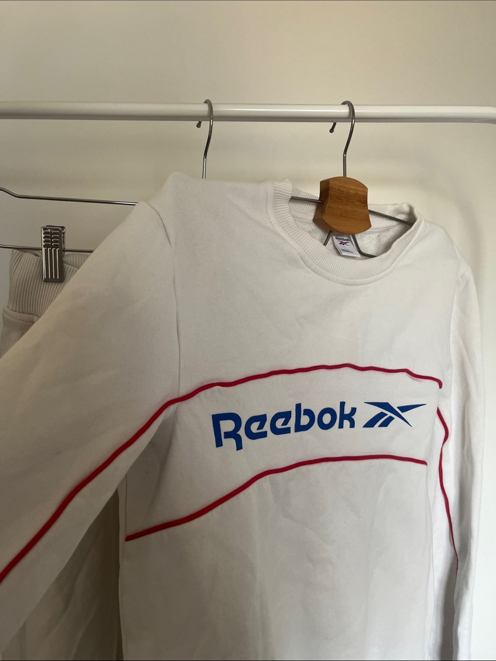 Reebok White Sweatshirt & Joggers Set with Red Piping and Blue Logo - Picture 2 of 8